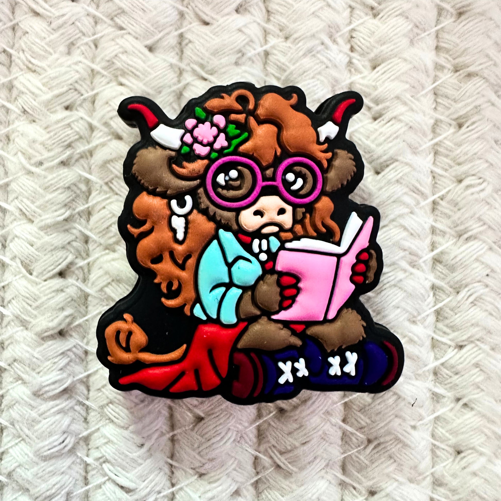 Highland Cow Reading Book image 1