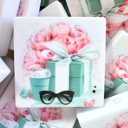 Tiffany Box With Flowers image 1